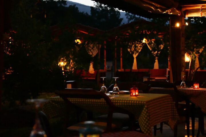 Dining 64 of 76