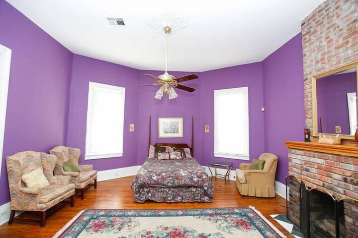 Room 4 of 13