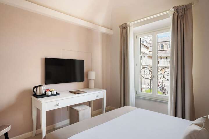 Room 3 of 32