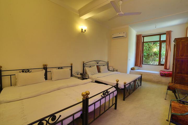 Room 15 of 77