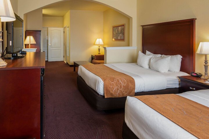 1 King Bed Suite (1 of 17)