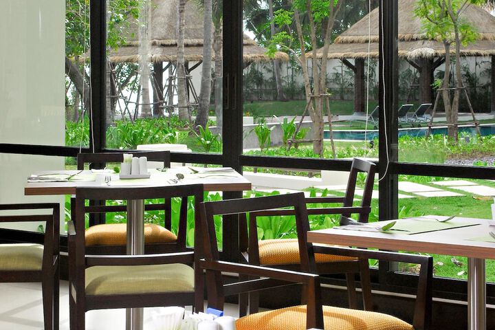 Dining 54 of 77