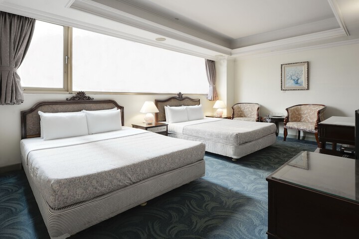 Room 8 of 38