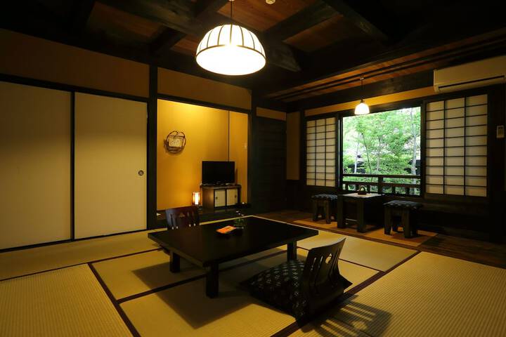 Room 3 of 44