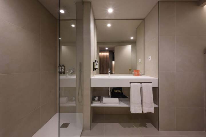 Room 15 of 40
