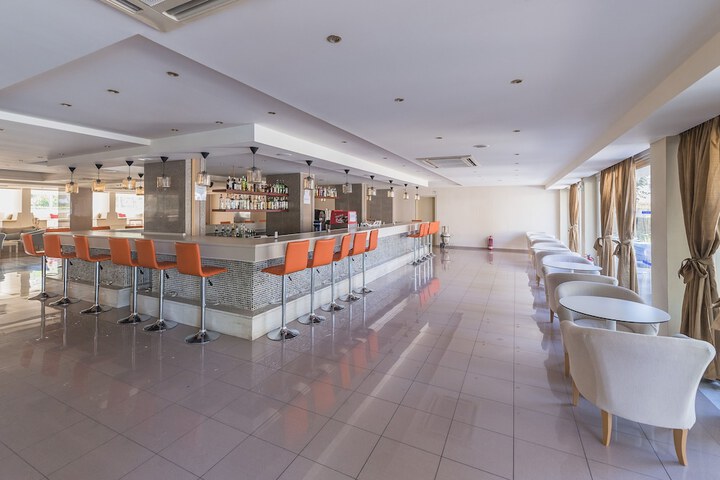 Lounge 55 of 69