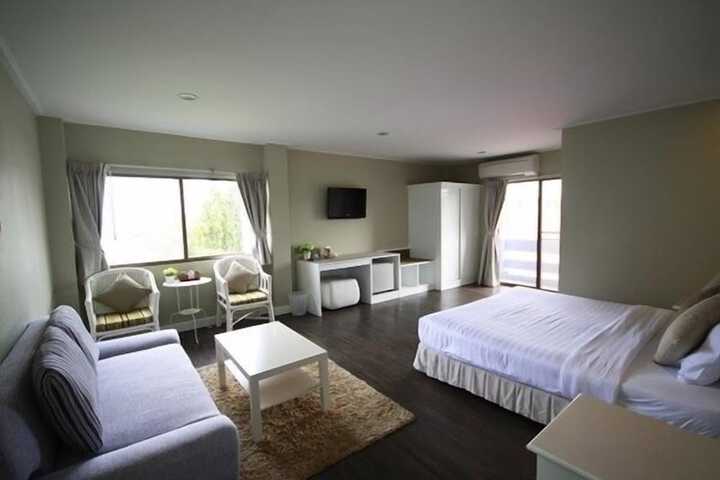 Room 6 of 30