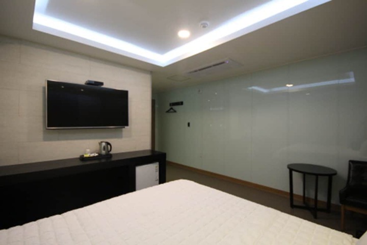 Room 7 of 43