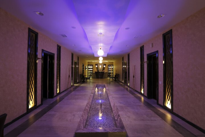 Ballroom/Hall 20 of 25
