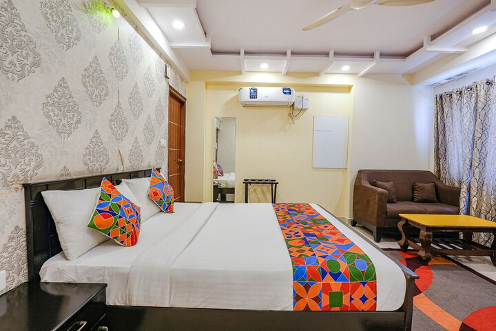 Room 10 of 32