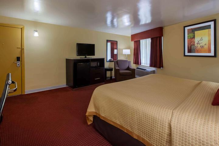 1 King Bed (6 of 6)