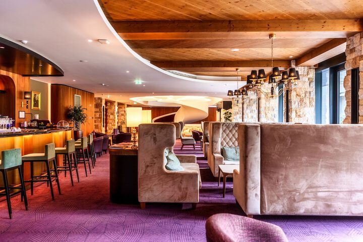 Lounge 60 of 78