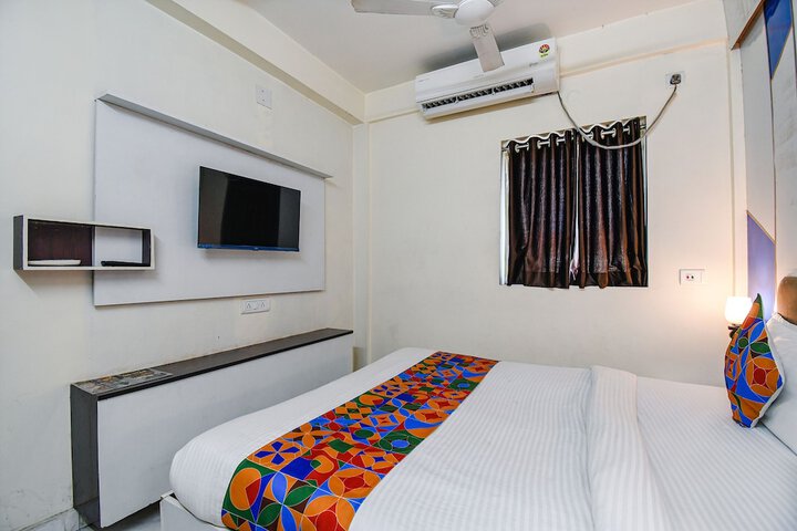 Room 13 of 33