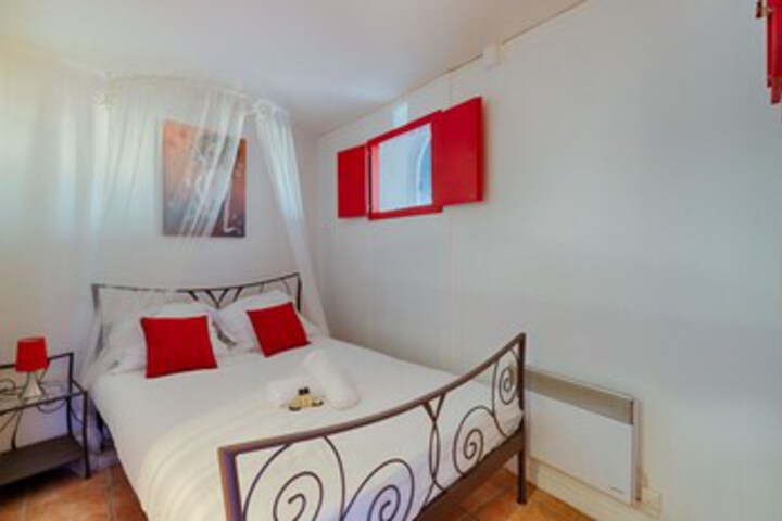 Photo of Charming 2-roomed Flat - romance