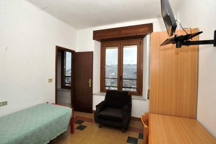 Room 12 of 44
