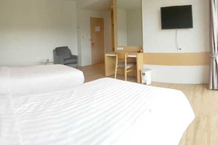 Room 18 of 42