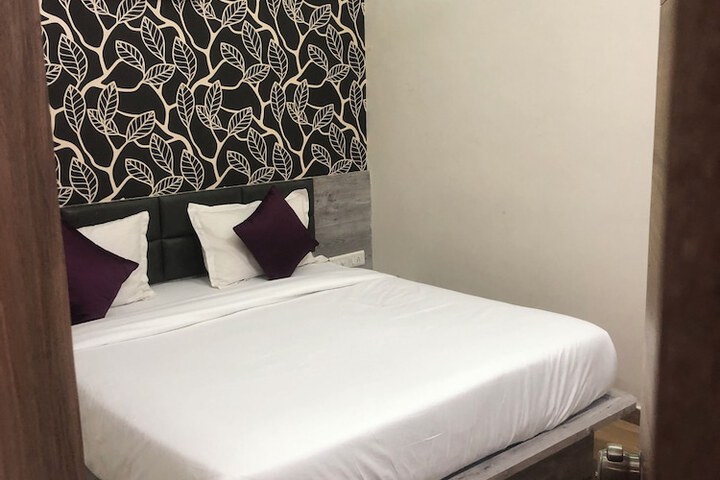 Room 10 of 26