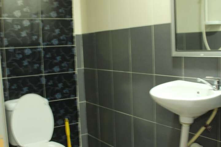 Room 6 of 32