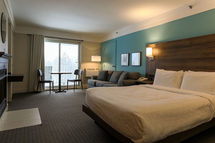 1 Queen Bed (6 of 19)