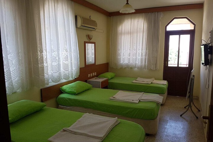 Room 2 of 11