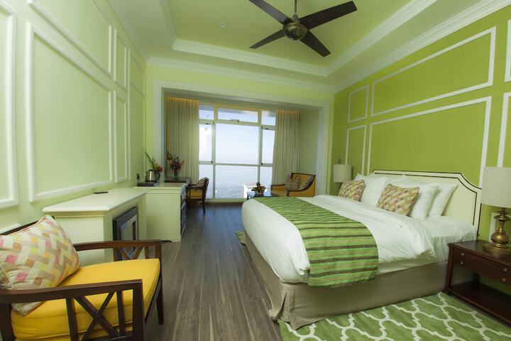 Room 4 of 66