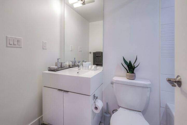 Room 2 of 32