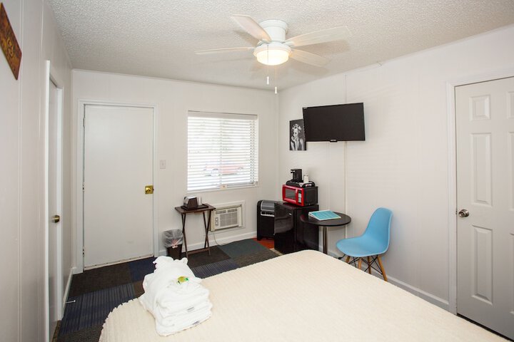 Room 12 of 114