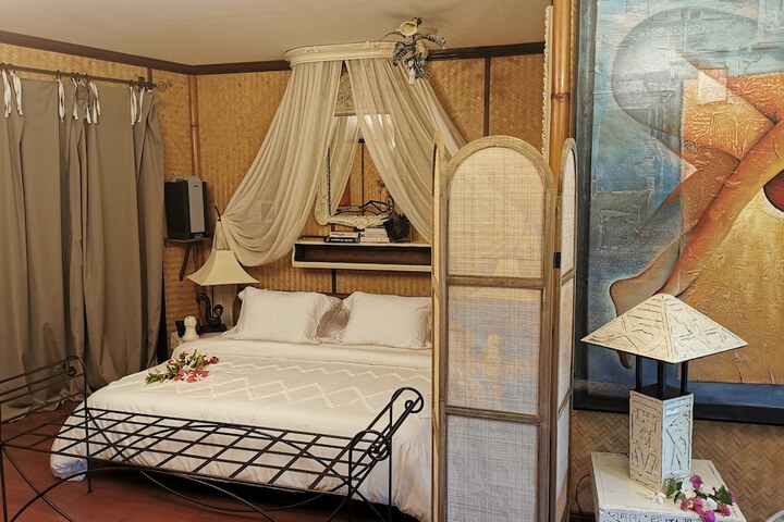 Room 44 of 404