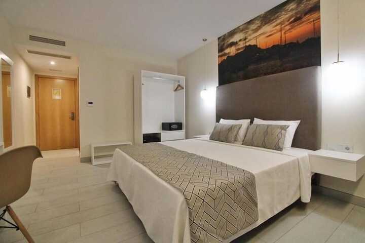 Room 7 of 84