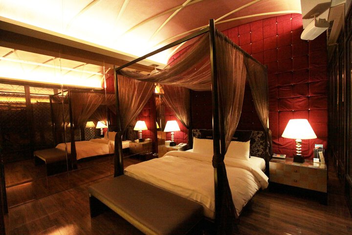 Room 9 of 56