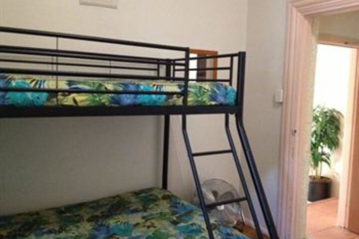 Room 6 of 10