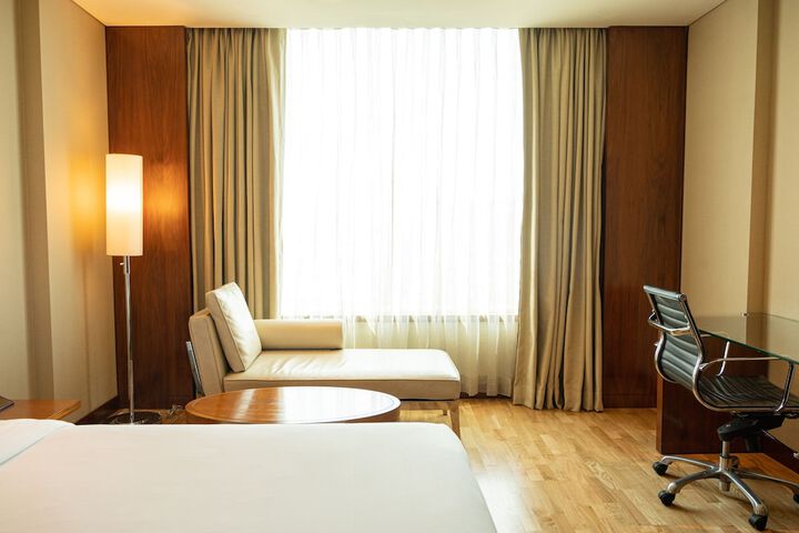 Room 16 of 100