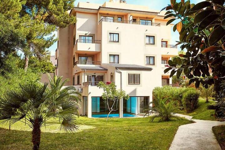 APARTHOTEL CALA GUYA