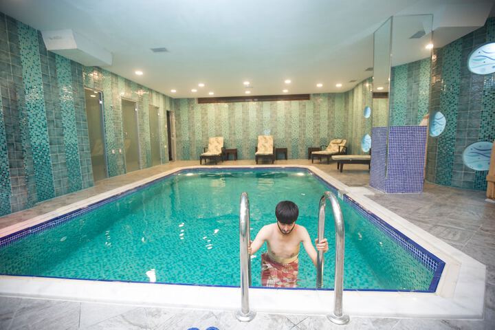 Pool 32 of 52
