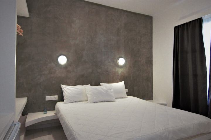 Room 11 of 32