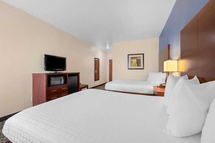 Room 11 of 28