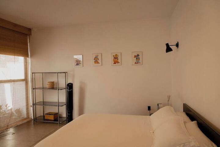 Room 33 of 103