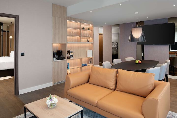 Room 20 of 166