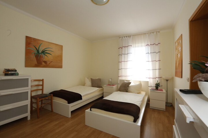 Room 33 of 40
