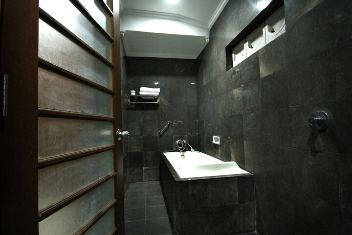 Room 21 of 33