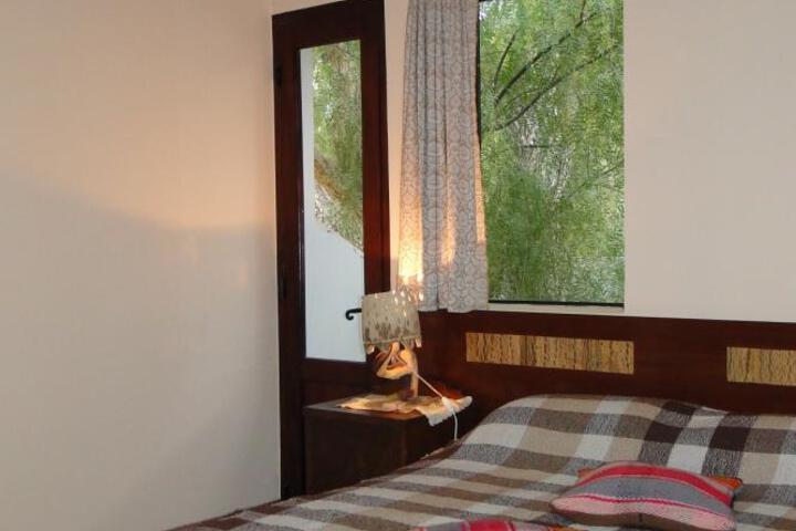 Room 10 of 28