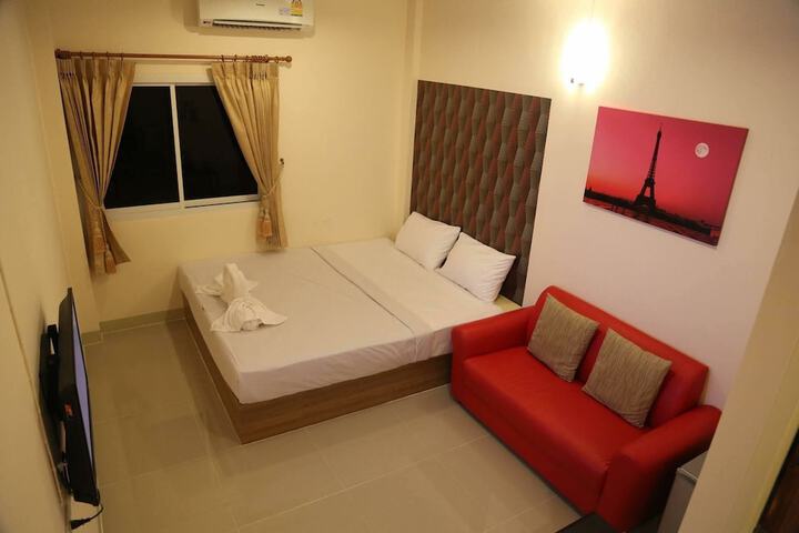 Room 5 of 11