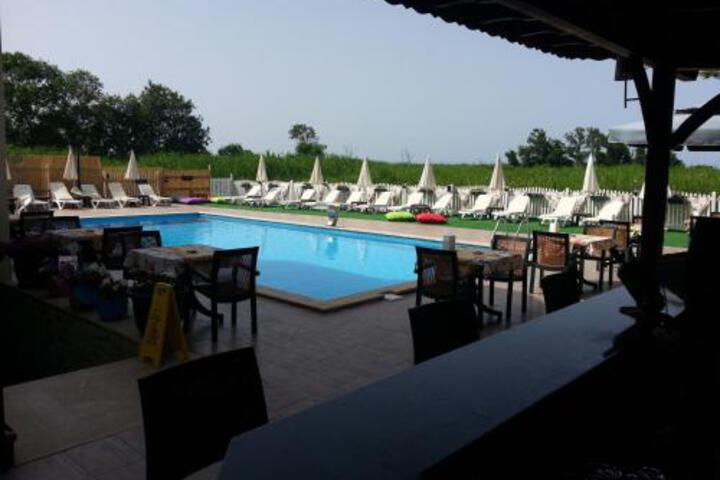 Pool 100 of 108