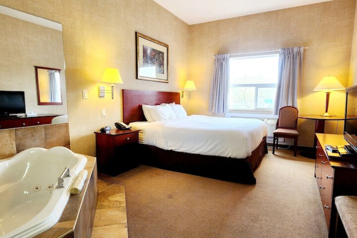 Room 8 of 17