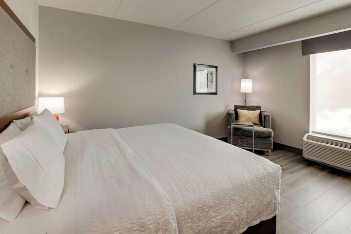 1 King with Sofa Bed Microwave, Refrigerator City View (8 of 23)