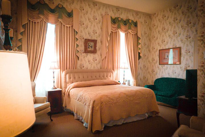 Room 5 of 142