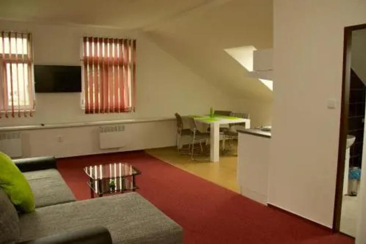 Room 8 of 10
