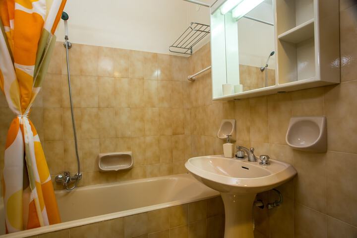 Room 12 of 21