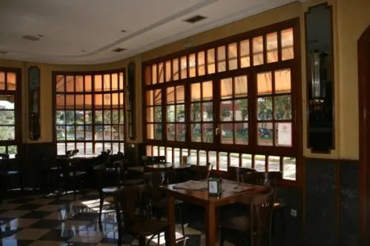 Dining 15 of 16