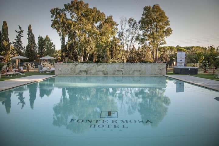 Pool Hotel